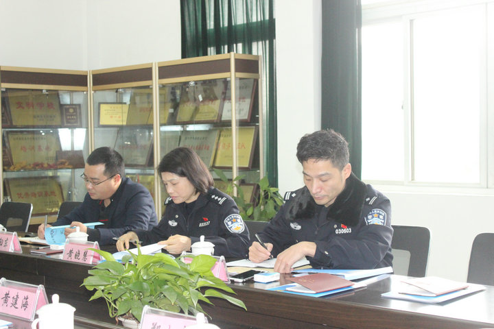 溫州市公安局治安支隊(duì)領(lǐng)導(dǎo)蒞臨溫州市保安職業(yè)學(xué)校、溫州國泰保安服務(wù)有限公司調(diào)研檢查指導(dǎo)工作